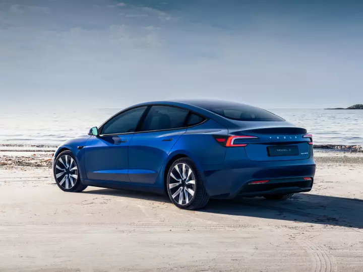 Tesla Model 3 Long Range RWD
