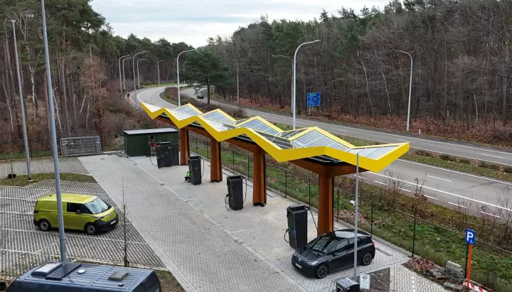 Fastned bereikt mijlpaal van 50 snellaadstations in België