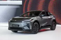 2025-toyota-c-hr-awd-002