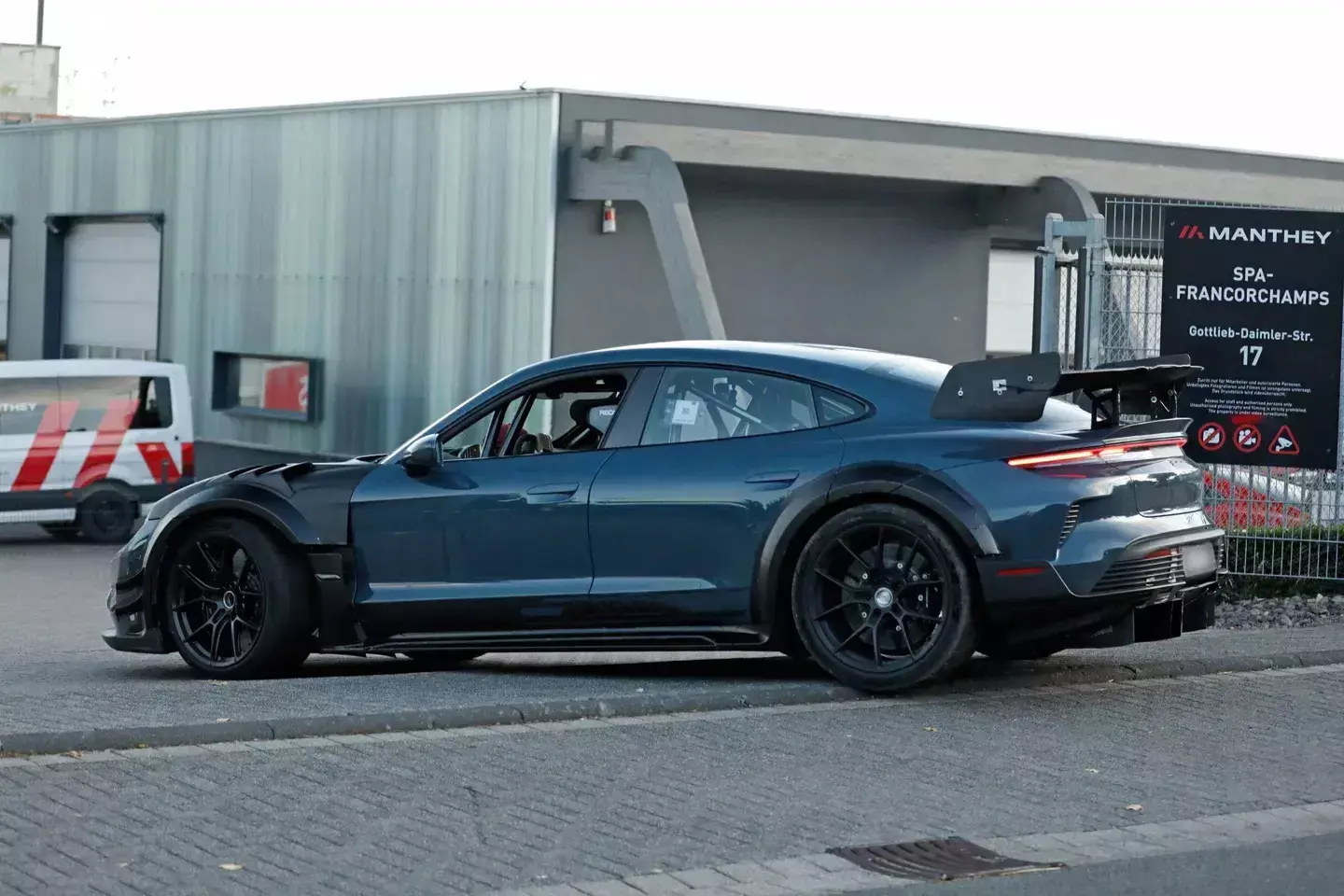 Porsche maakt jacht op Chinees EV-record