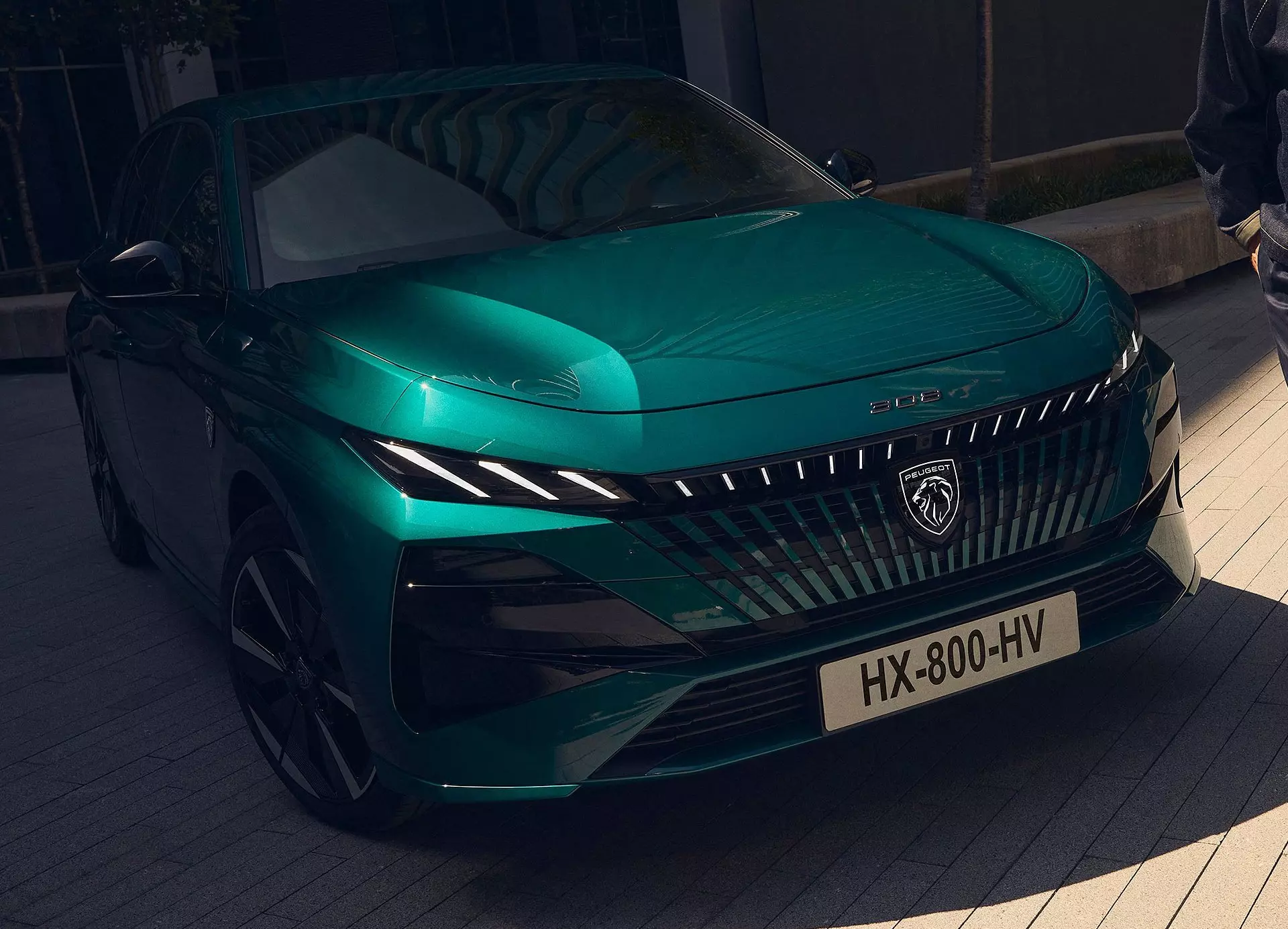 Dit is de gefacelifte Peugeot E-308